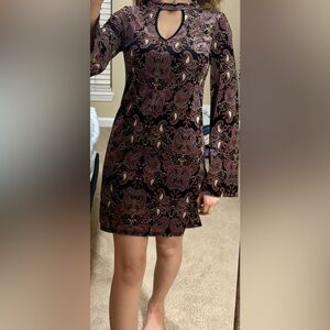 Velvet vintage-like dress with beautiful paisley detailing size small